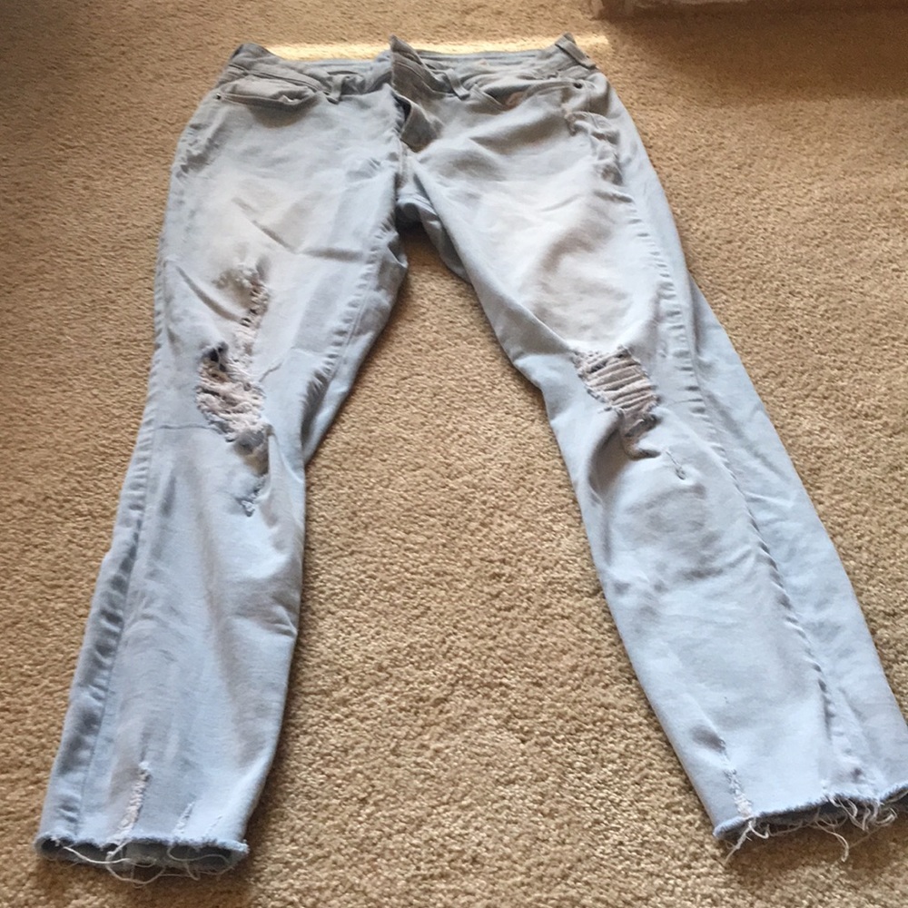 Light Wash Mid Rise Jeans